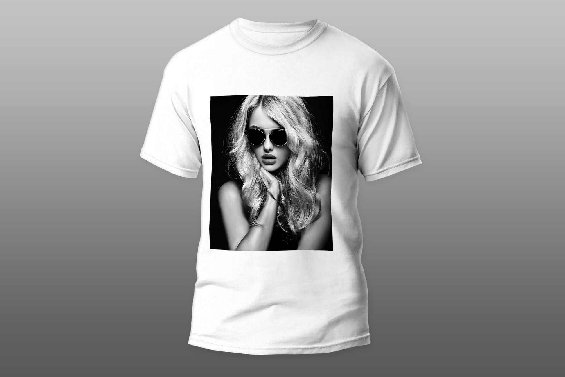 Black and white blonde woman sunglasses camiseta T-shirt - Top Content | POD Collection | Free Shipping