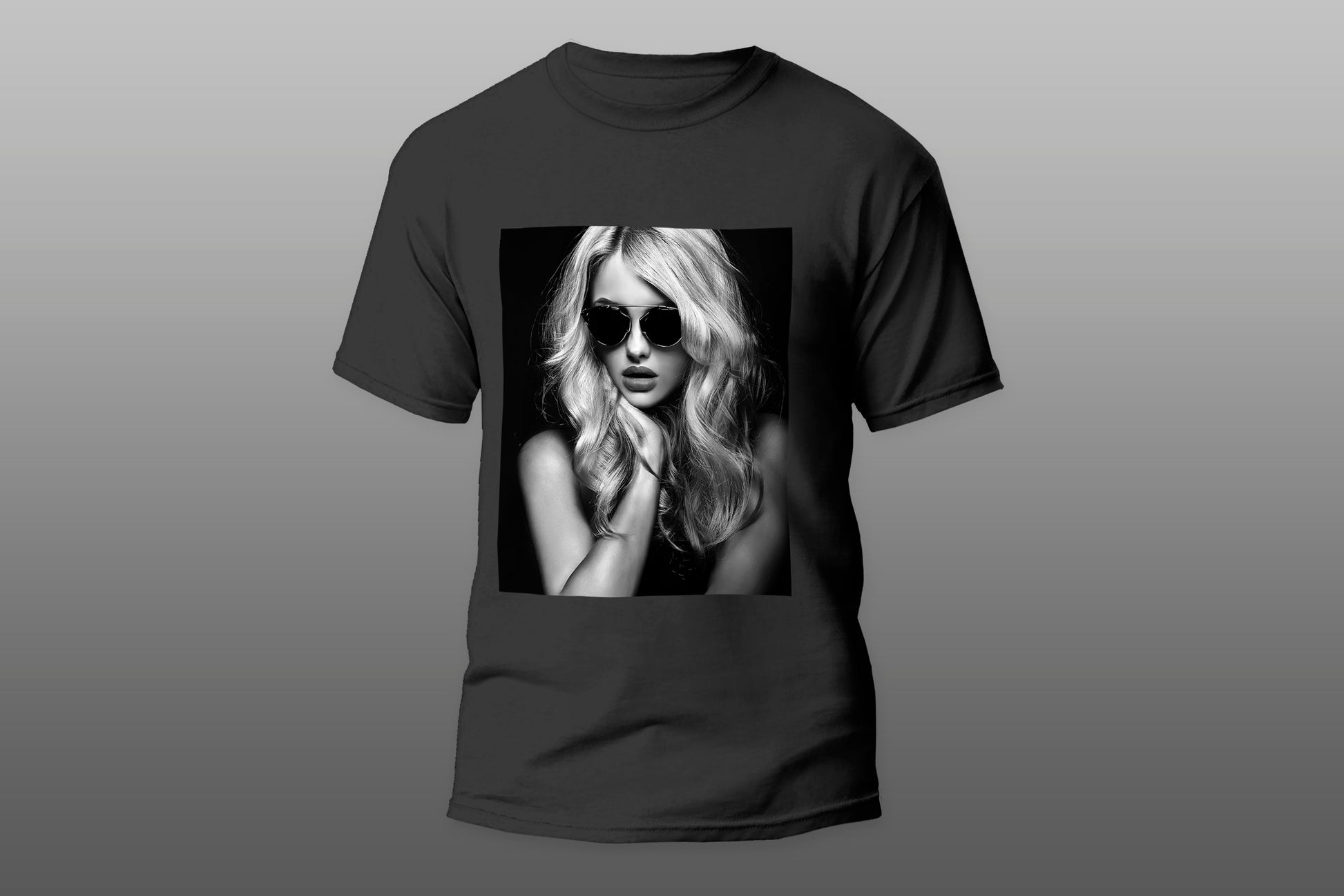 Black and white blonde woman sunglasses camiseta T-shirt - Top Content | POD Collection | Free Shipping