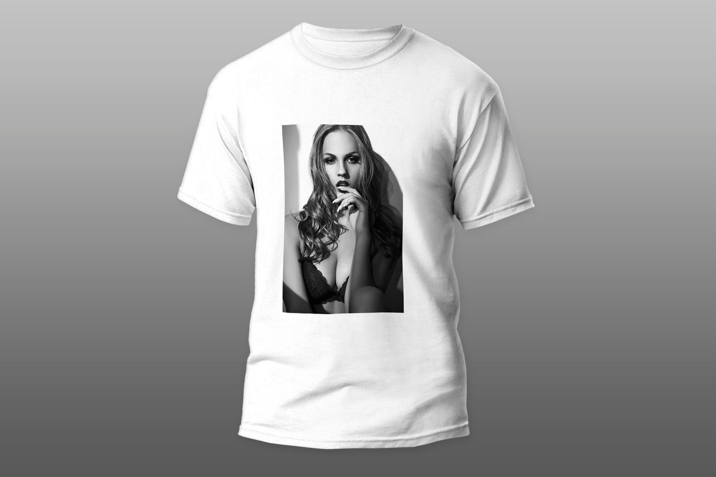 Sexy woman black and white camiseta T-shirt - Top Content | POD Collection | Free Shipping