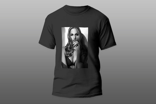 Sexy woman black and white camiseta T-shirt - Top Content | POD Collection | Free Shipping