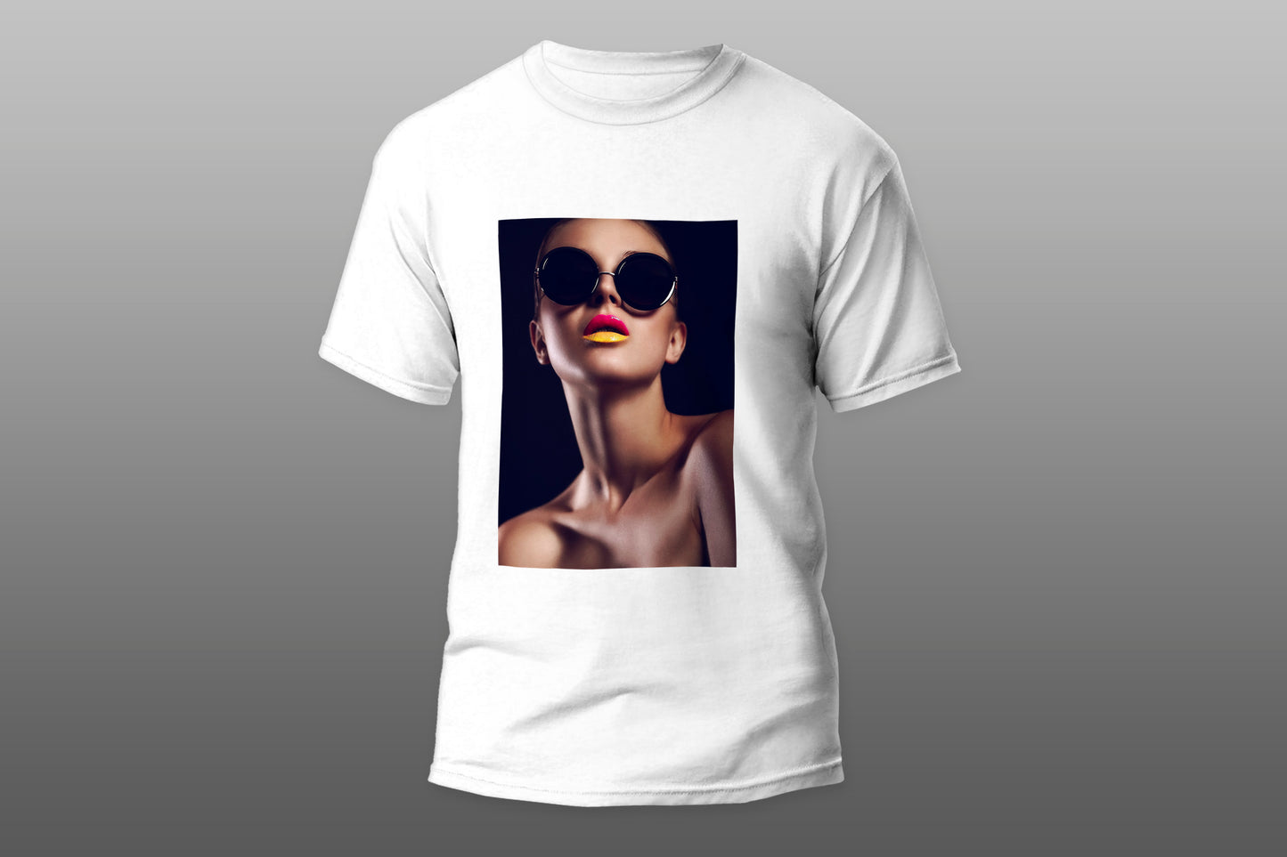 Woman with glasses camiseta T-shirt - Top Content | POD Collection | Free Shipping