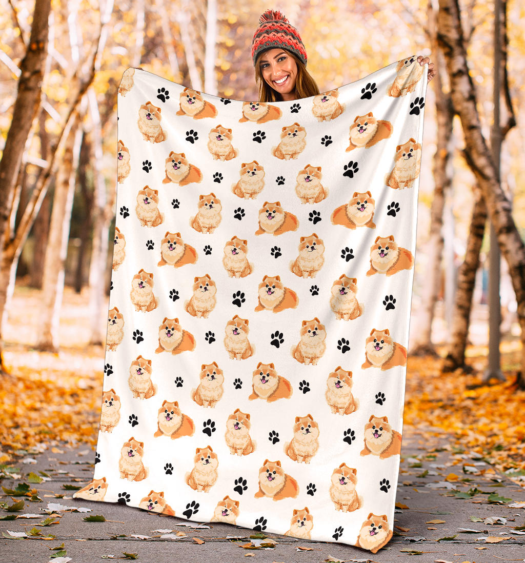 Pomeranian Paw Blanket